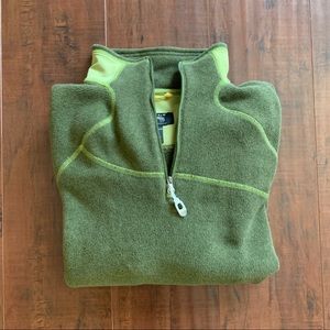 Mountain Hardwear sweater w/ 1/4 zip front size M
